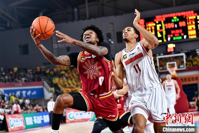 CBA常规赛山西击败广东，NBA扣篮王迪亚洛首秀砍