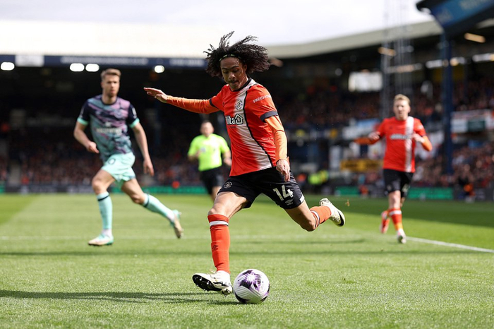 陈达毅代表库拉索首夺世界杯资格 国足归化政策